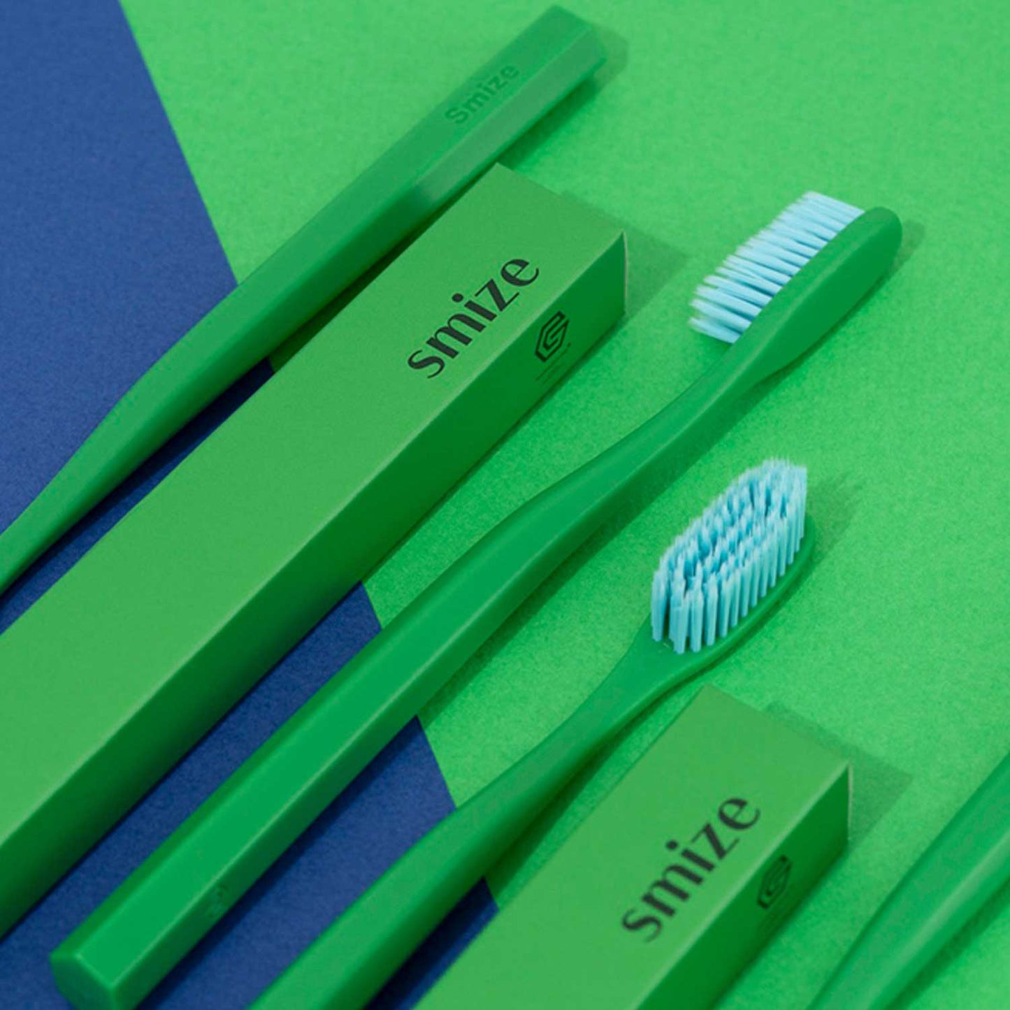 Load image into Gallery viewer, smize Toothbrush Green
